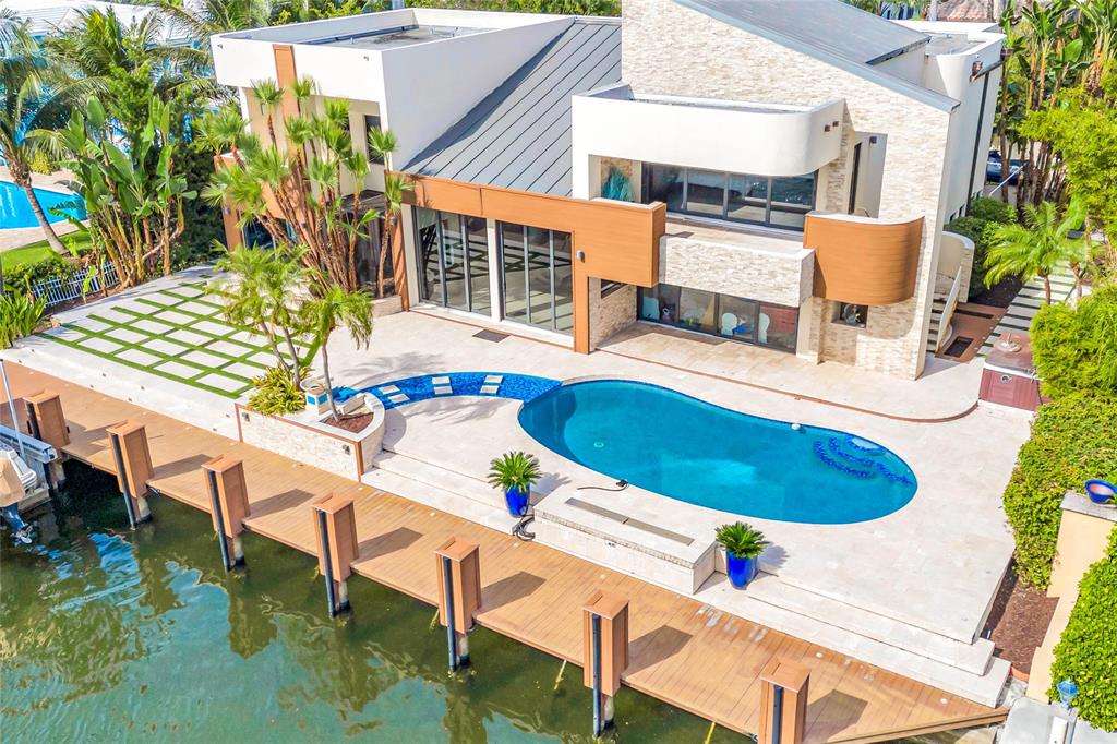 2626 Castilla Isle Fort Lauderdale, FL 33301 - Photo 6 of 18 a picture of outdoor space with seating area