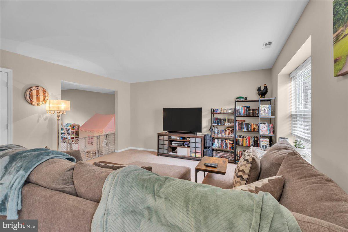 6 Adam Lane Voorhees, NJ 08043 - Photo 4 of 24