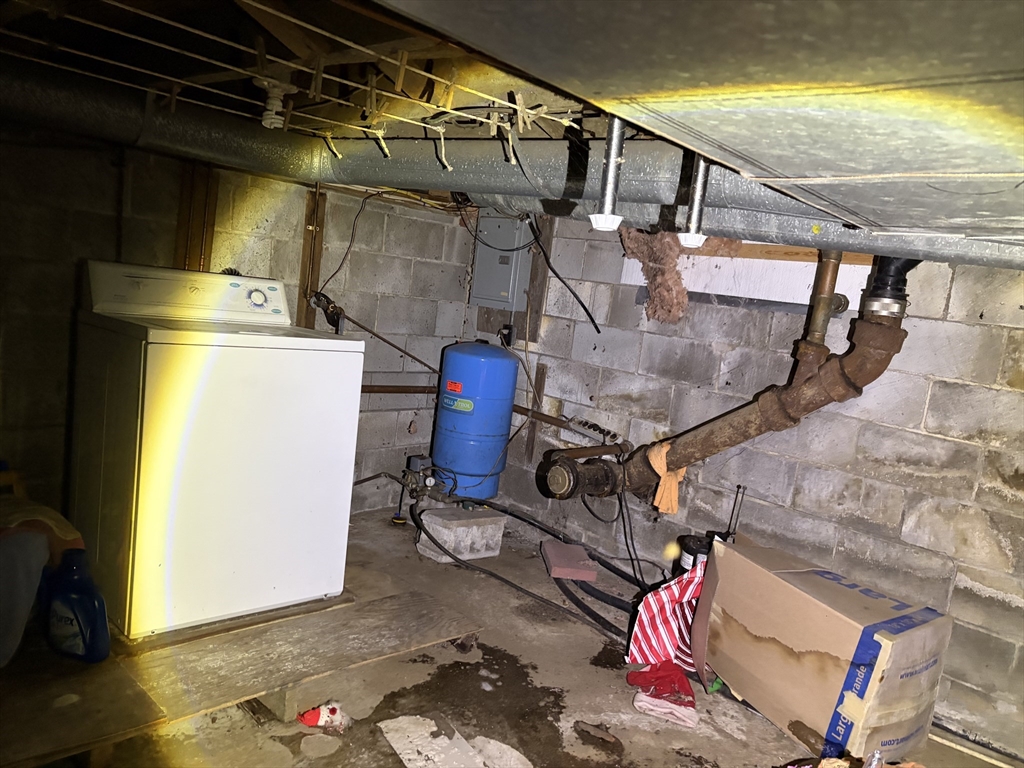 11 South Chesterfield Road Goshen, MA 01096 - Photo 22 of 30 a utility room with dryer and washer