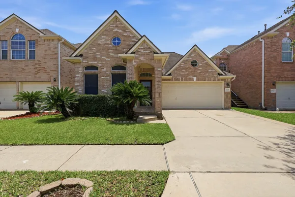 $2,100 | 10139 East Palm Lake Drive, Houston, TX 77034