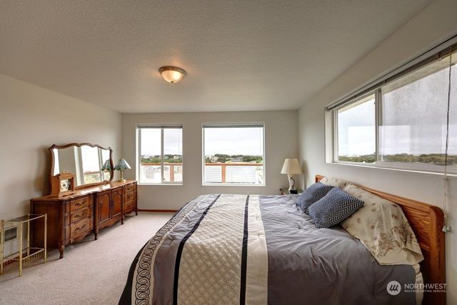 $470,000 | 33015 J Place, Ocean Park, WA 98640