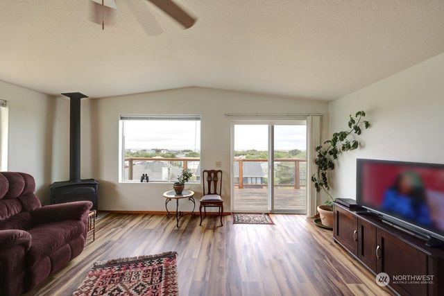 $470,000 | 33015 J Place, Ocean Park, WA 98640