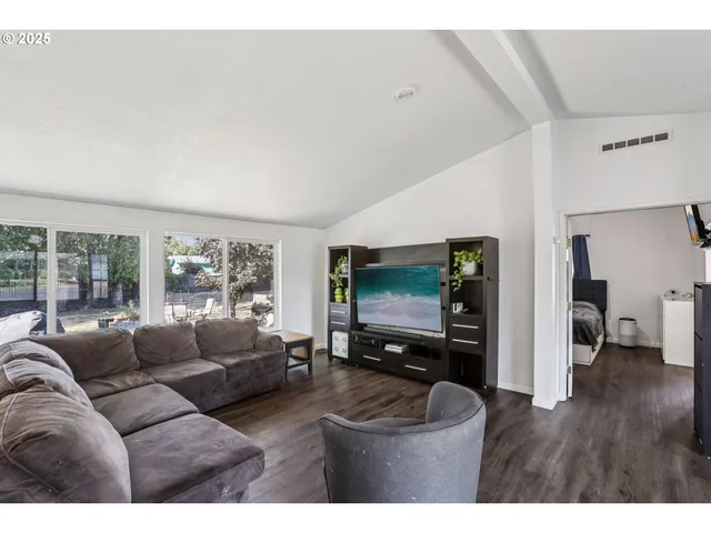 $370,000 | 914 James Street, Independence, OR 97351