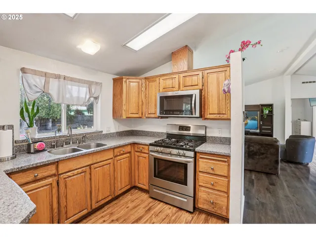 $370,000 | 914 James Street, Independence, OR 97351