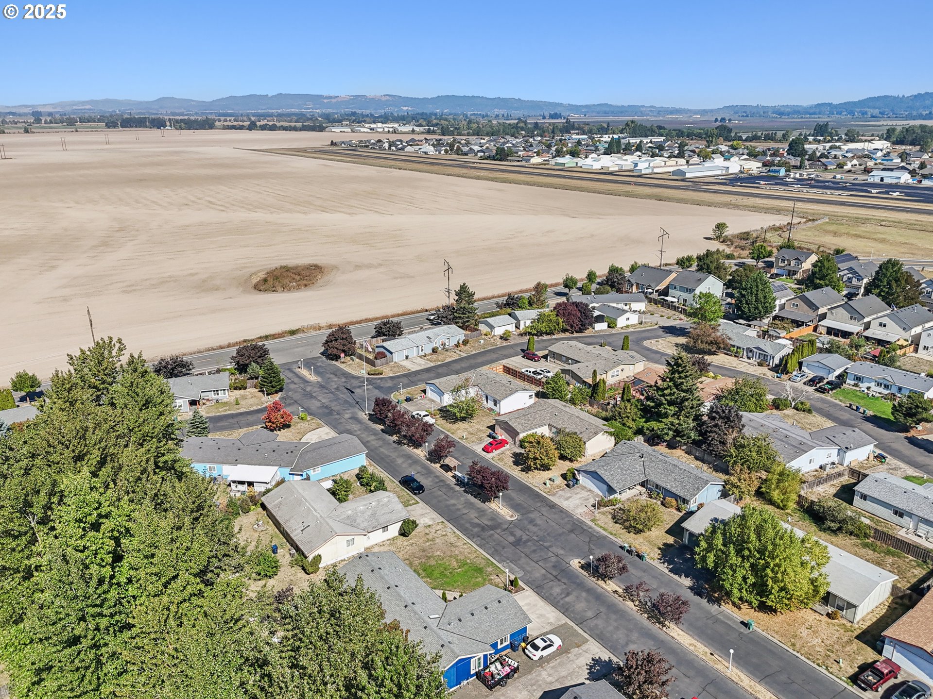914 James Street Independence, OR 97351 - Photo 44 of 48 an aerial view of a city and lake view