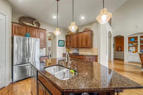 $900,000 | 83 Wyndehaven Lakes Drive, Katy, TX 77494
