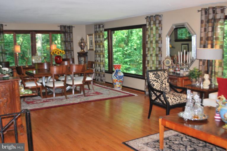 3020 Powder Mill Road Hyattsville, MD 20783 - Photo 16 of 30 Dining Room/Living Room