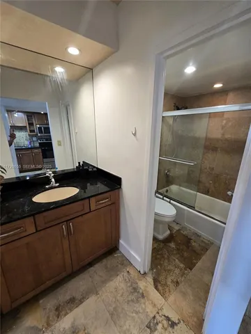 $350,000 | 100 Lincoln Road, Unit 1206, Miami Beach, FL 33139