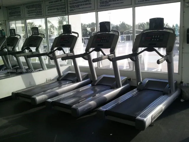 $350,000 | 100 Lincoln Road, Unit 1206, Miami Beach, FL 33139