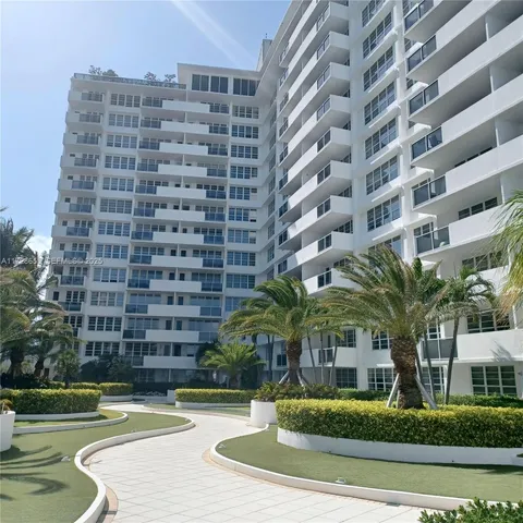 $350,000 | 100 Lincoln Road, Unit 1206, Miami Beach, FL 33139