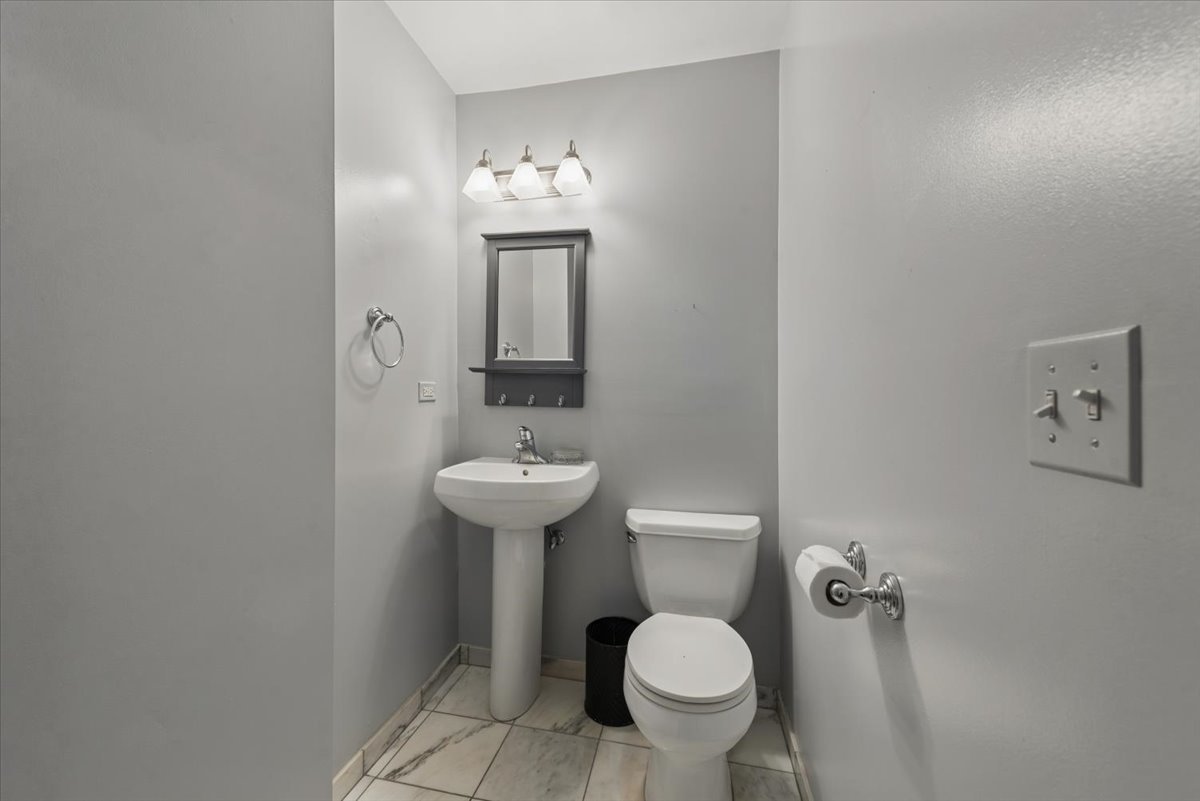 1455 West Rascher Avenue, Unit 2W Chicago, IL 60640 - Photo 17 of 33 Gallery Image 17