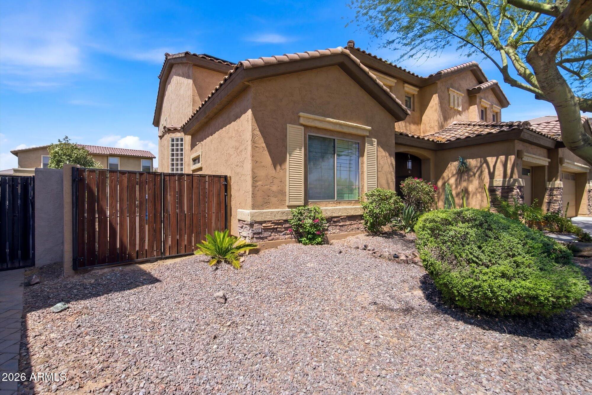 2310 West Red Range Way Phoenix, AZ 85085 - Photo 3 of 47 46-