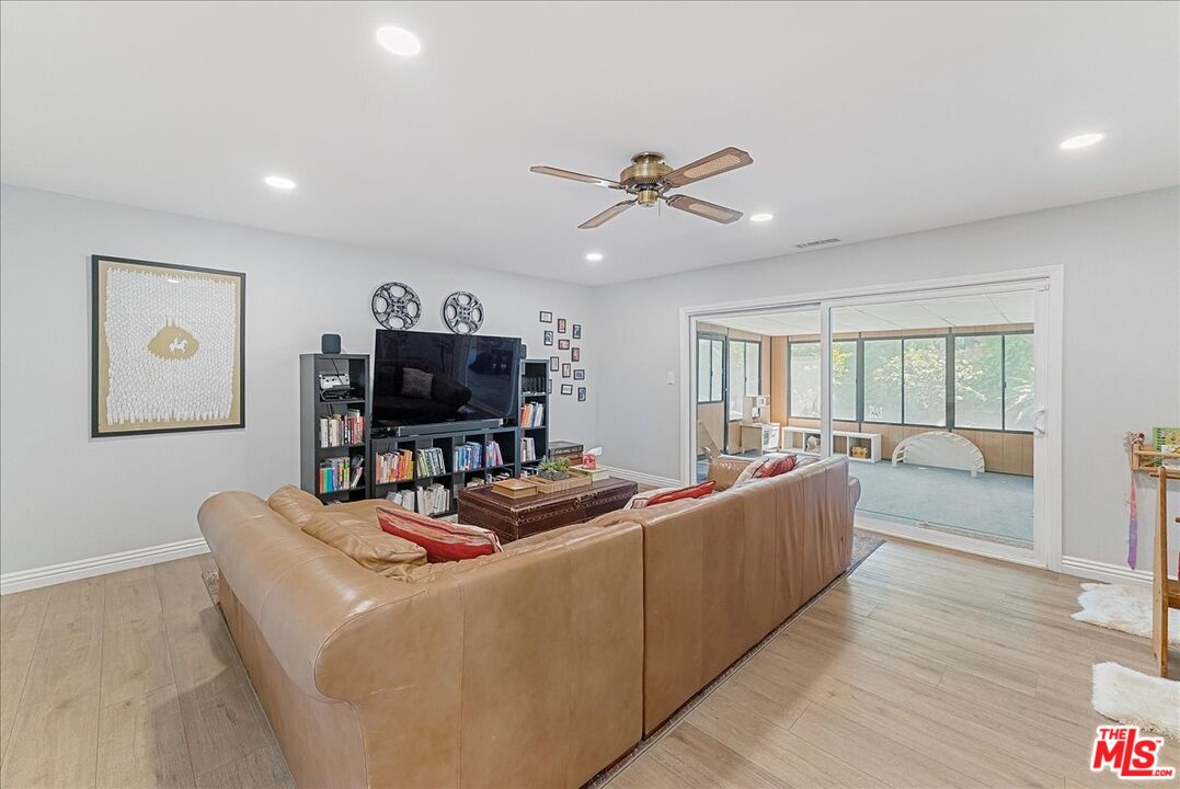 412 Sierra Avenue Moorpark, CA 93021 - Photo 4 of 27