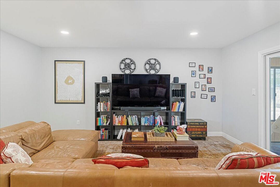 412 Sierra Avenue Moorpark, CA 93021 - Photo 5 of 27