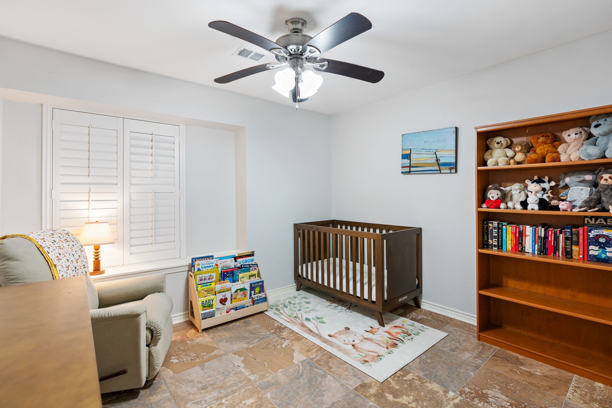 5658 Cartagena Street Houston, TX 77035 - Photo 19 of 33 Secondary bedroom
