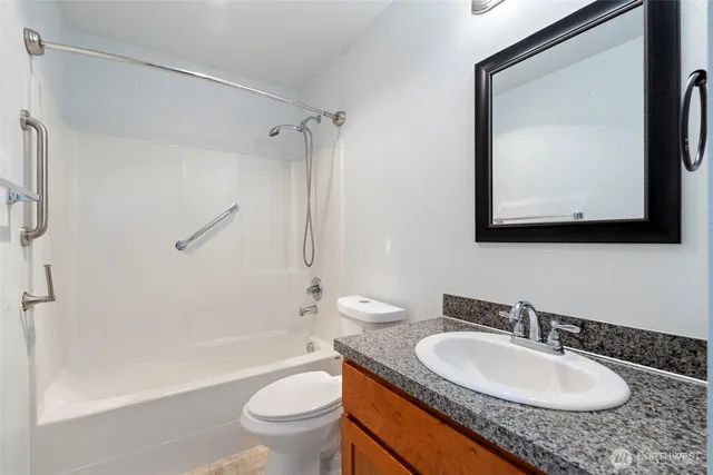 $359,900 | 404 Herren Avenue, Winlock, WA 98596