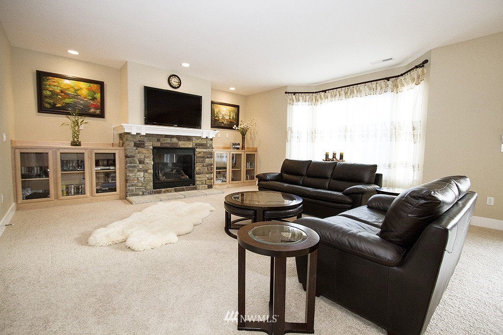 5157 Northeast 7th Place Renton, WA 98059 - Photo 5 of 16