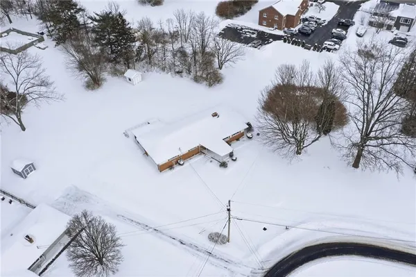 $2,700 | 214 Sunset Drive, New Castle, PA 16105