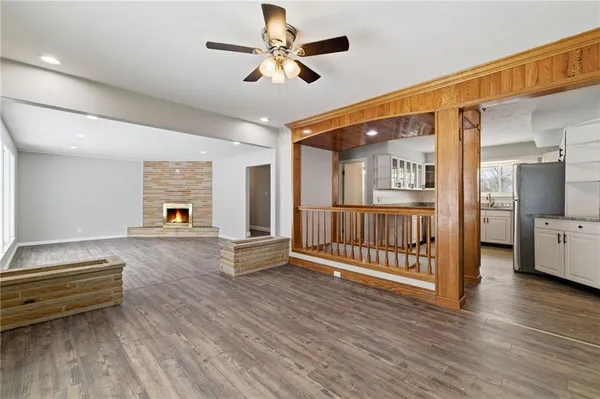 a view of livingroom with furniture