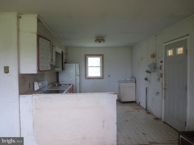 129 Newtown Road Chester, MD 21619 - Photo 12 of 17 Kitchen