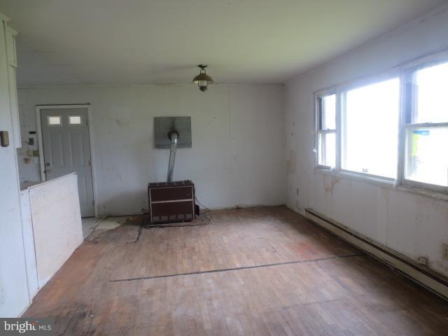 129 Newtown Road Chester, MD 21619 - Photo 6 of 17 Living Room