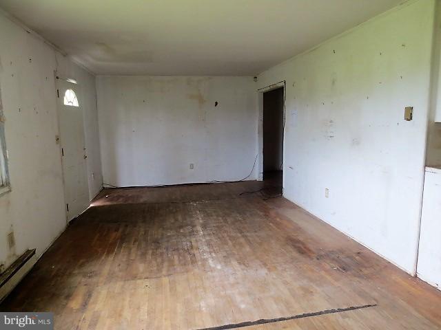 129 Newtown Road Chester, MD 21619 - Photo 7 of 17 Living Room