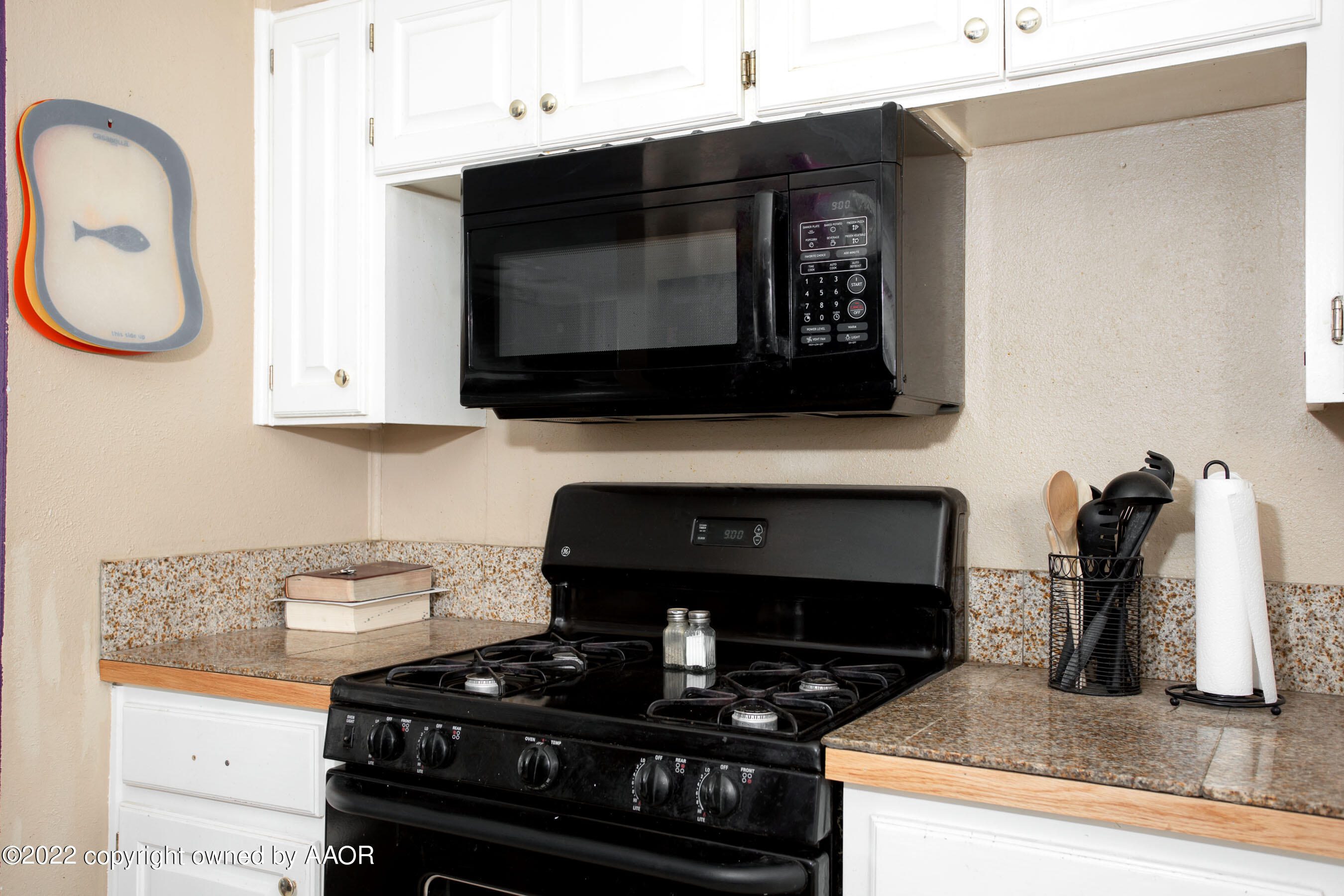 5310 Tumbleweed Drive Amarillo, TX 79110 - Photo 11 of 23 a kitchen with a stove and a microwave