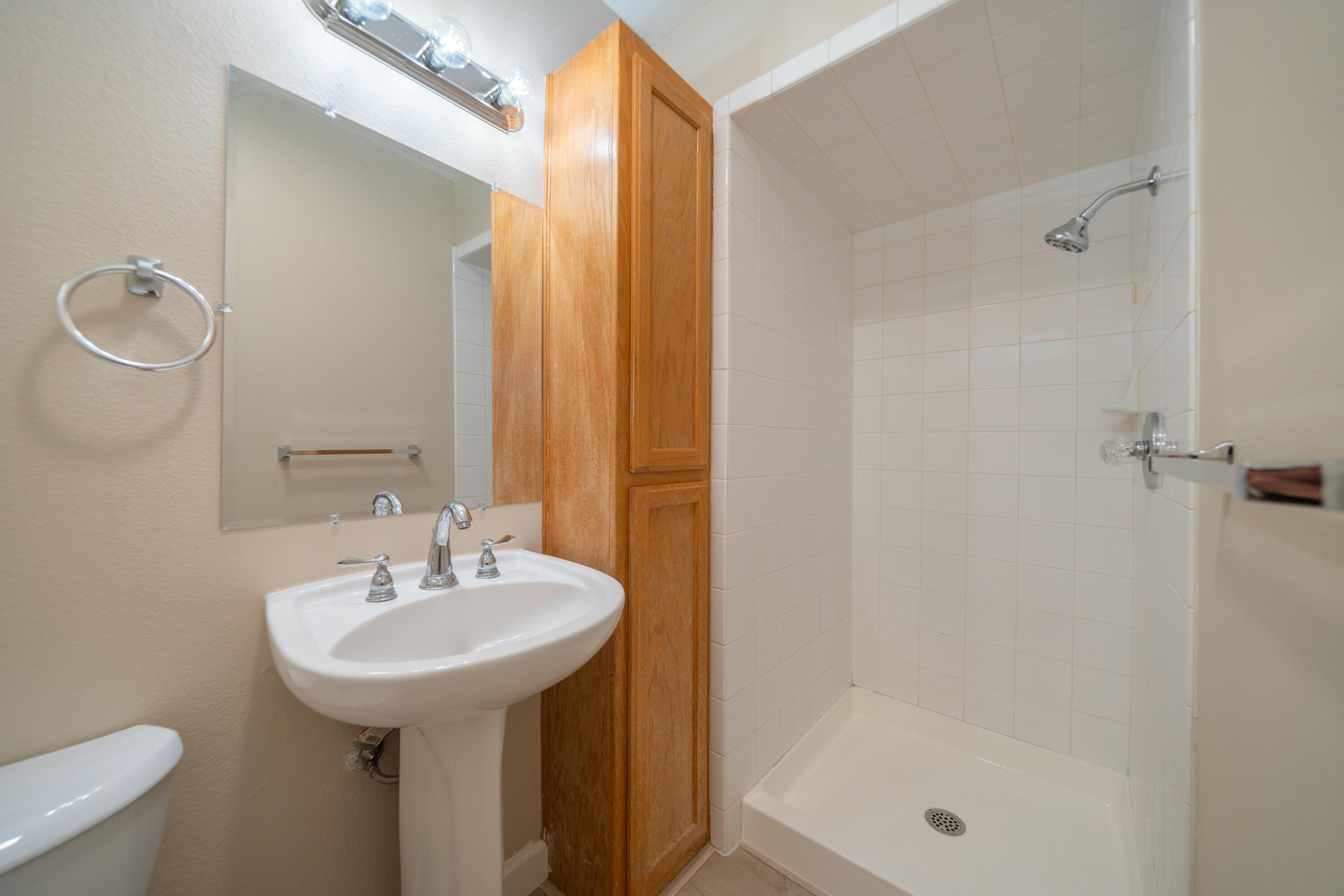 5867 Bell Road Redding, CA 96001 - Photo 24 of 37 Master bath