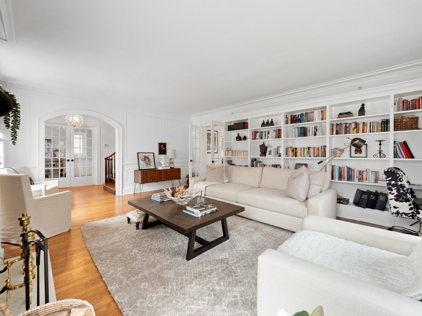 611 Wisner Street Park Ridge, IL 60068 - Photo 4 of 36 a living room with furniture and a rug