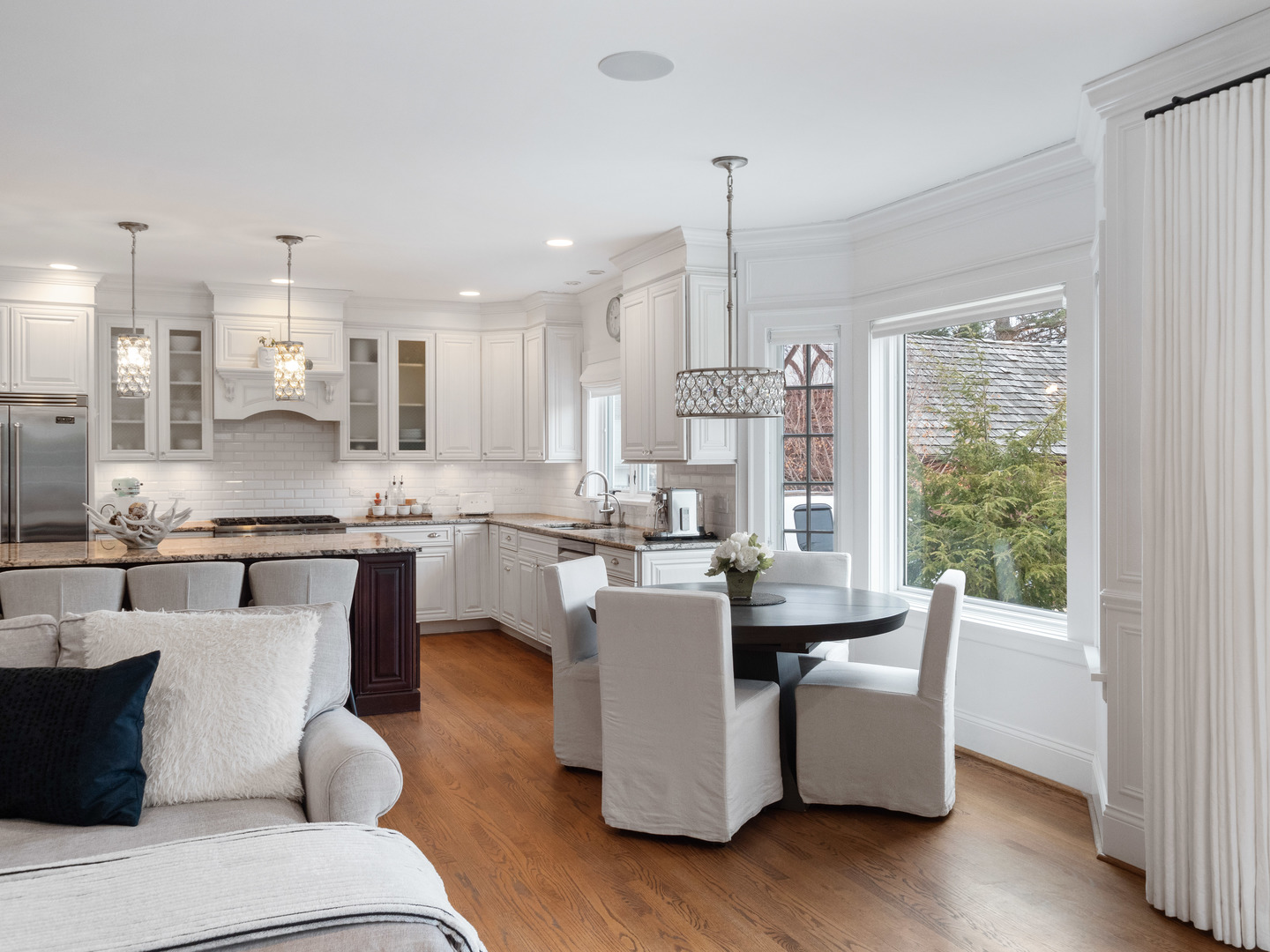 611 Wisner Street Park Ridge, IL 60068 - Photo 10 of 36 a view of kitchen with dining table and chairs