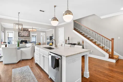 $1,350,000 | 3724 West 5th Street, Fort Worth, TX 76107