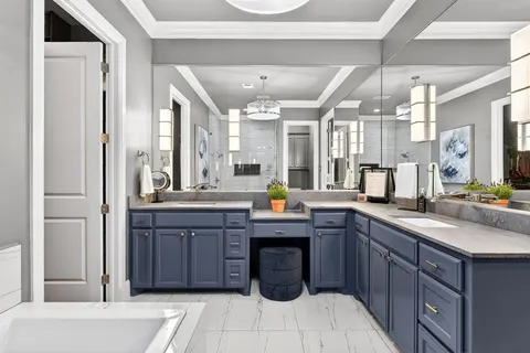 $1,350,000 | 3724 West 5th Street, Fort Worth, TX 76107