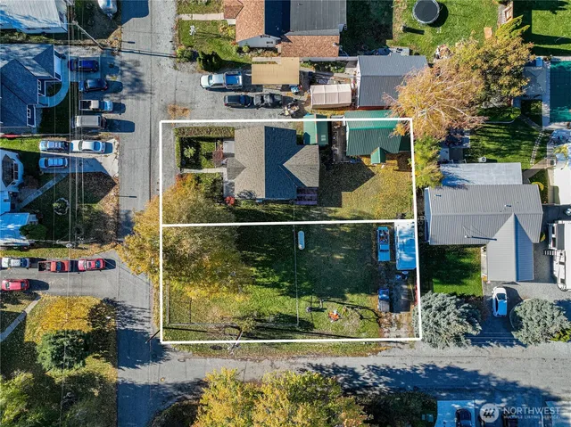 a view of entryway front of house