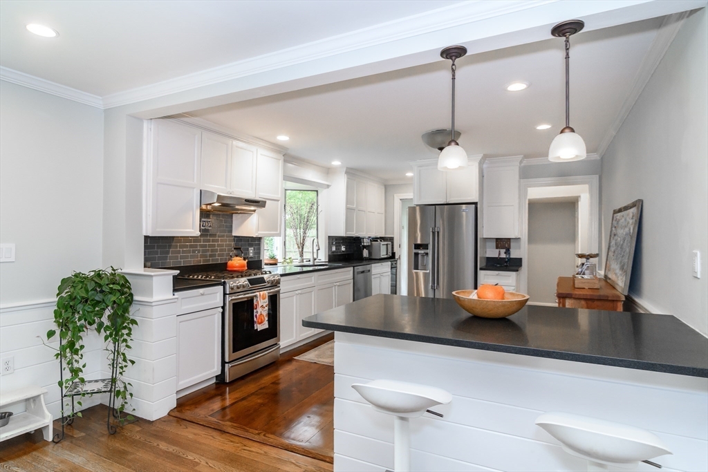 54 Colburn Road Wellesley, MA 02481 - Photo 9 of 26