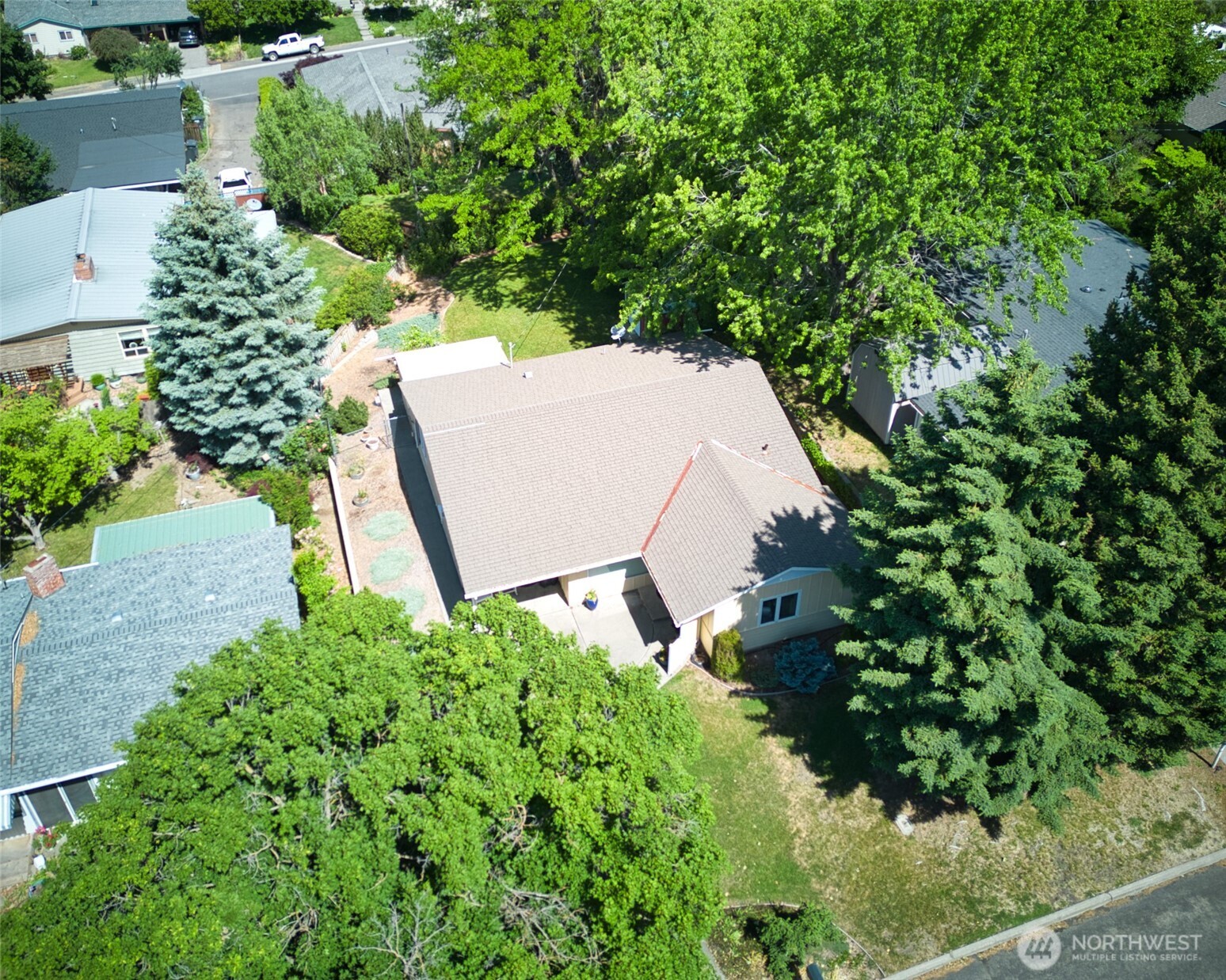 805 East Spring Street Dayton, WA 99328 - Photo 29 of 33