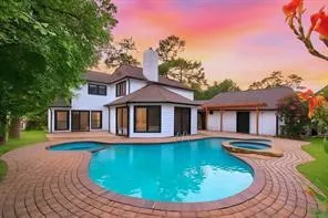 a view of a house with a yard table and chairs