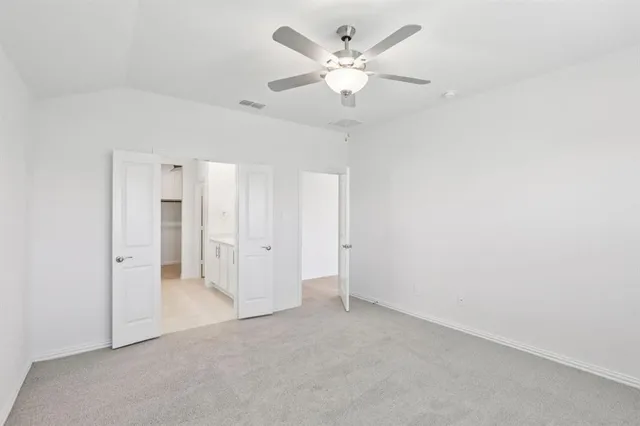 an empty room with fan and a ceiling fan