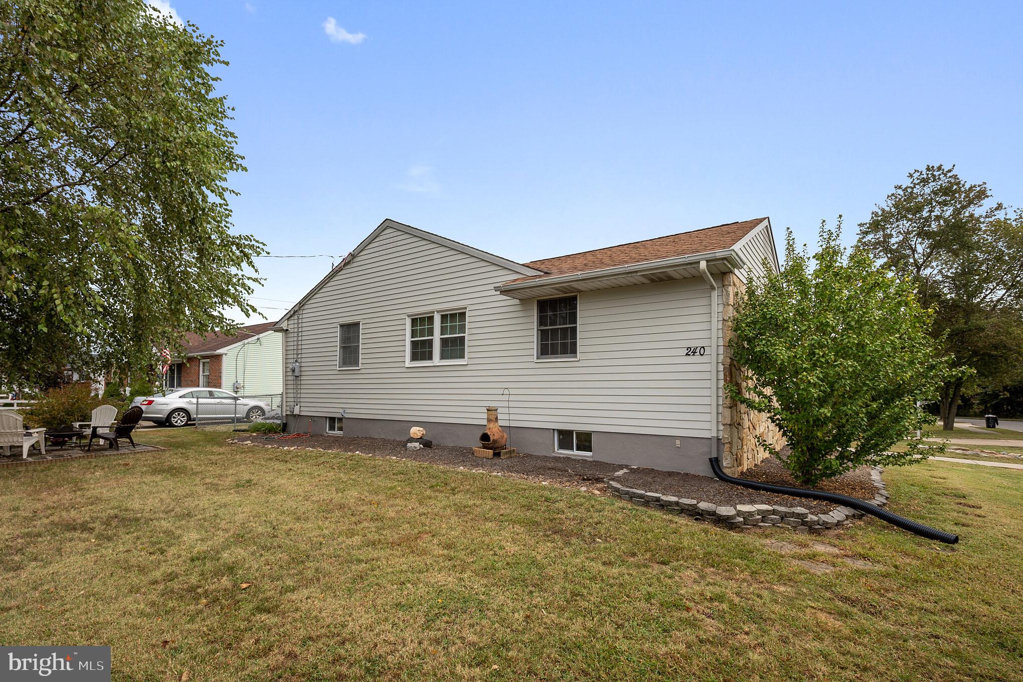 240 Tomlin Road Gibbstown, NJ 08027 - Photo 3 of 30