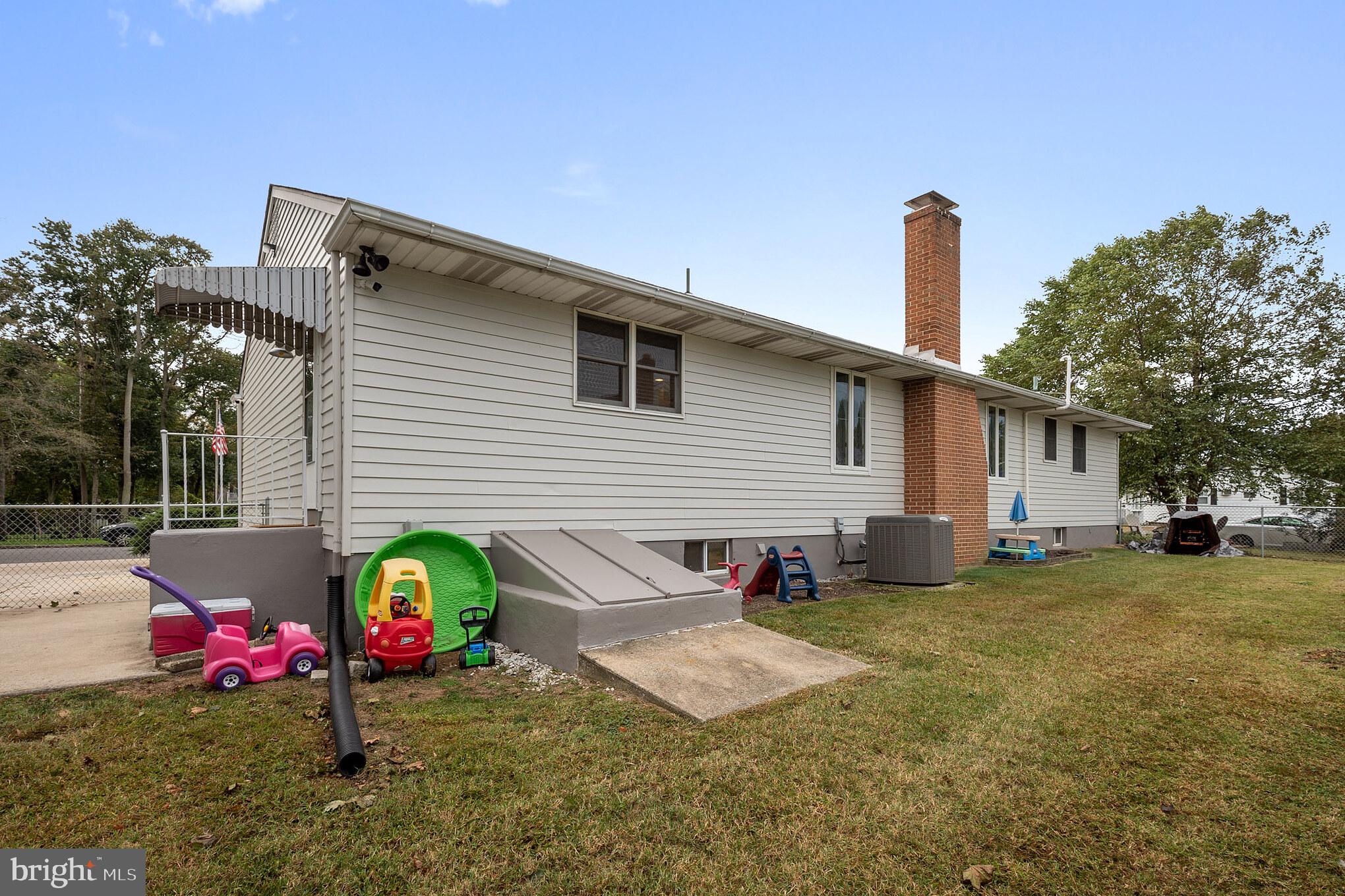 240 Tomlin Road Gibbstown, NJ 08027 - Photo 4 of 30