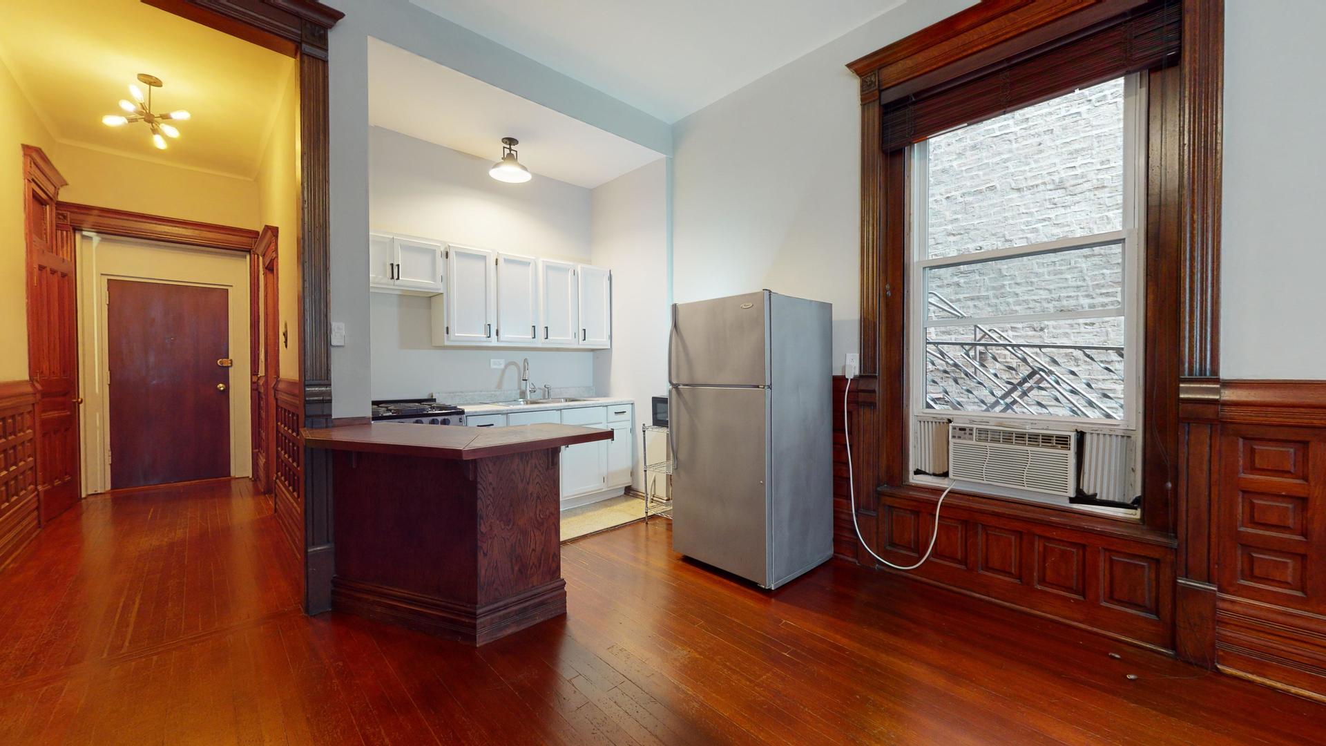21 East Division Street, Unit 1S Chicago, IL 60611 - Photo 5 of 9