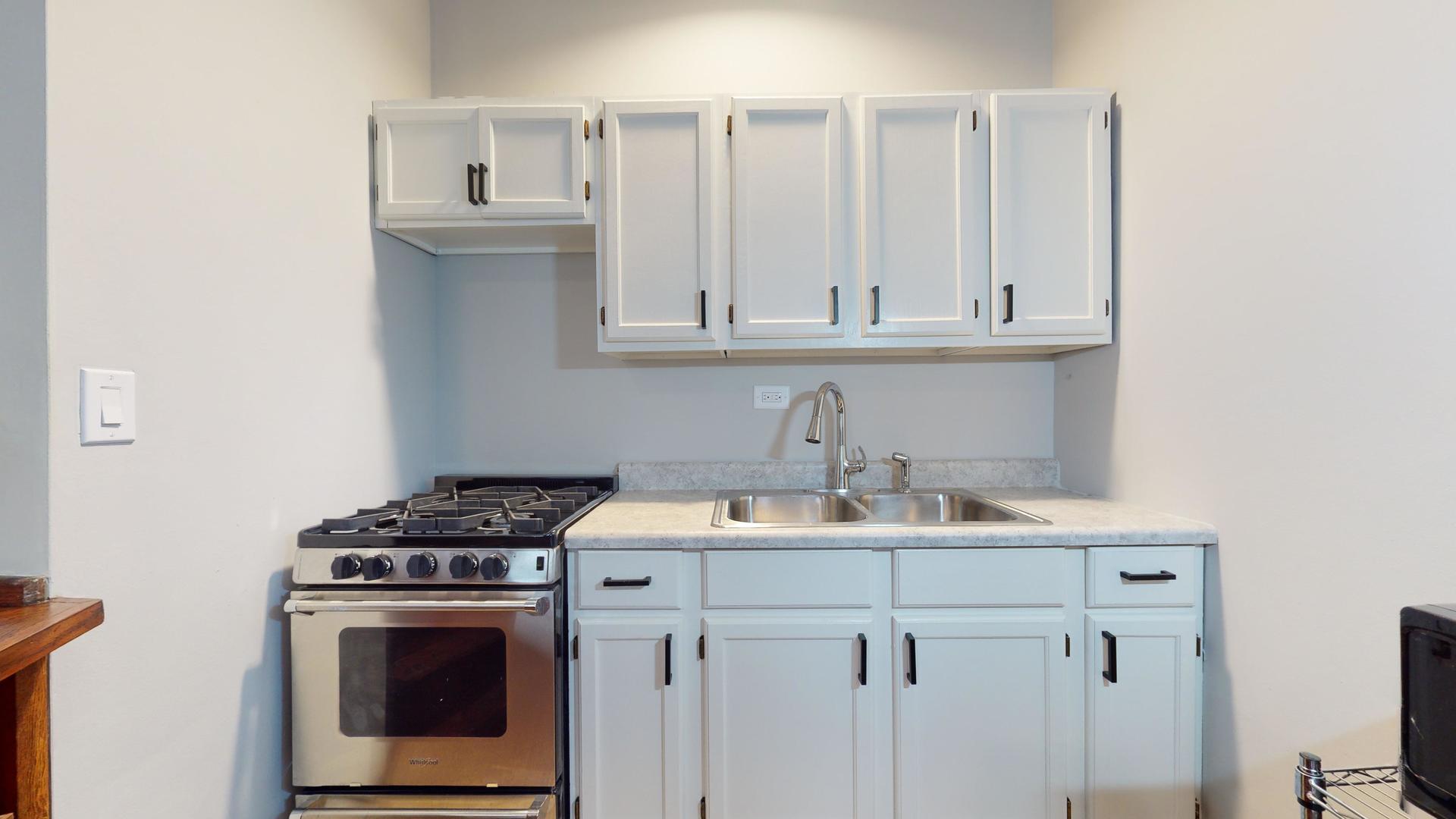 21 East Division Street, Unit 1S Chicago, IL 60611 - Photo 6 of 9
