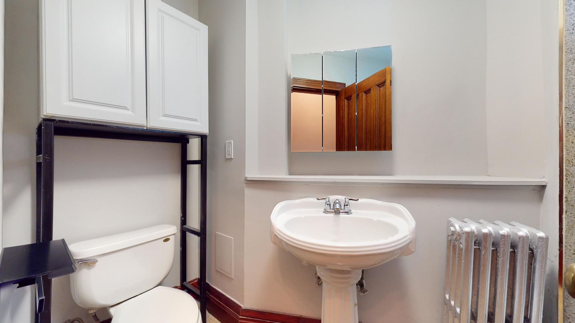 21 East Division Street, Unit 1S Chicago, IL 60611 - Photo 8 of 9