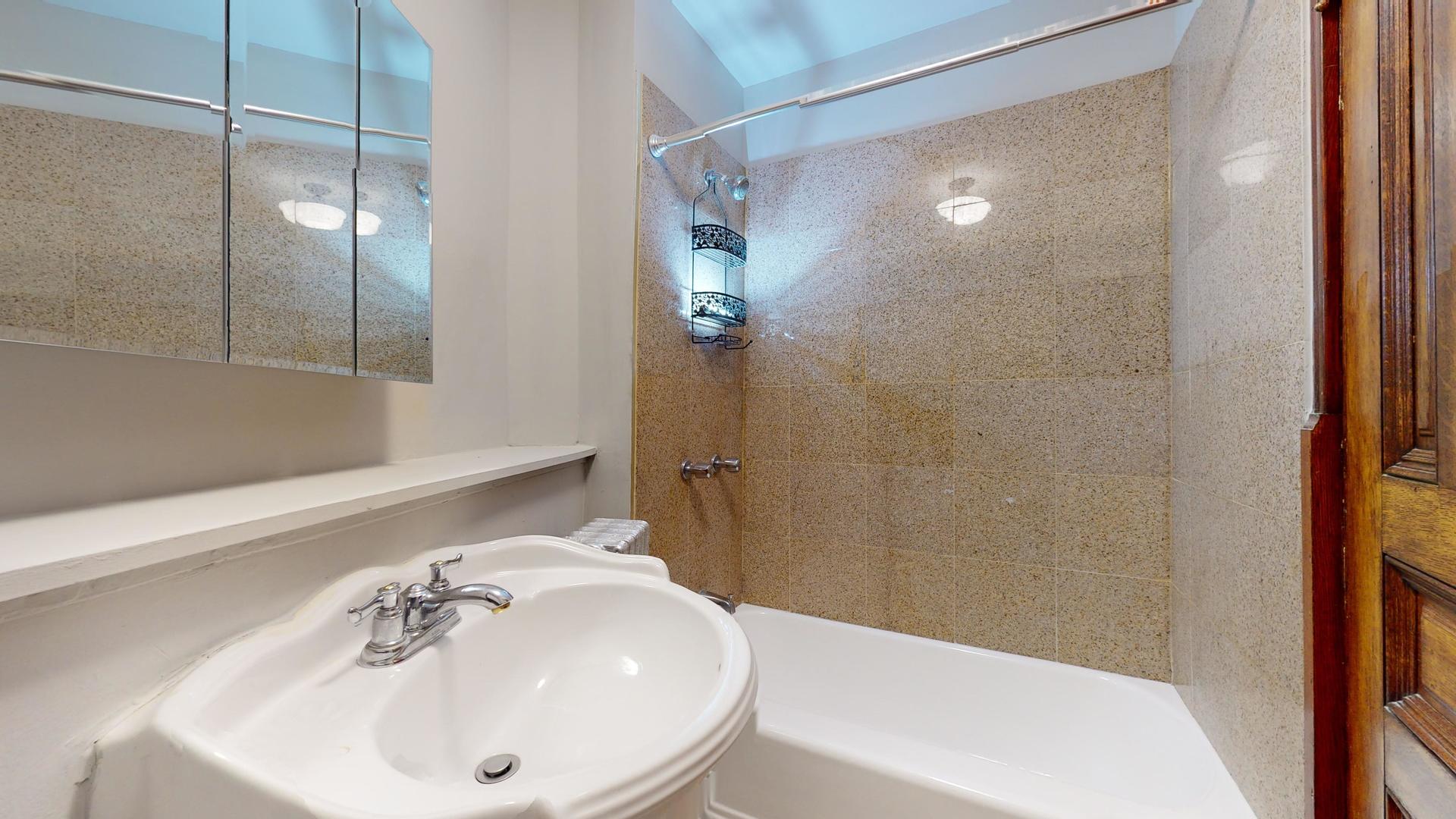 21 East Division Street, Unit 1S Chicago, IL 60611 - Photo 9 of 9