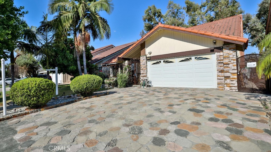 a view of a house with a yard and plants