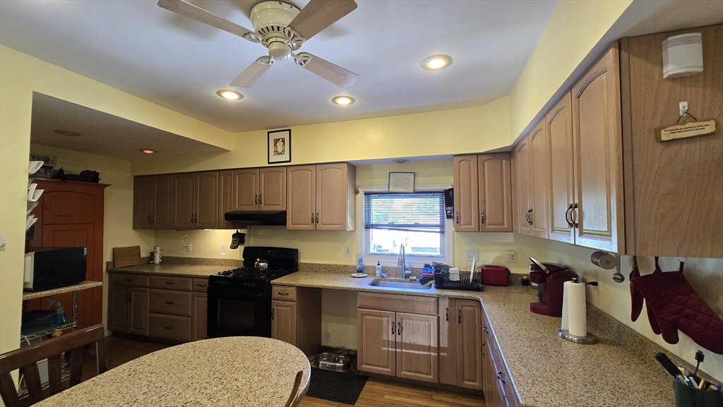 19 Denmark Street Worcester, MA 01605 - Photo 30 of 38