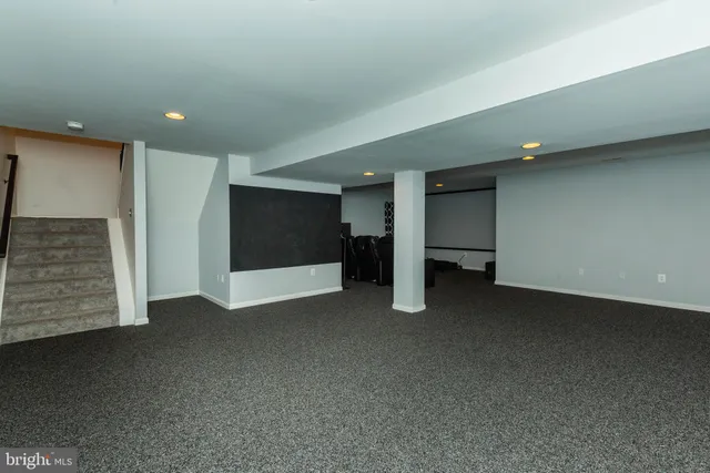 a view of a livingroom with furniture