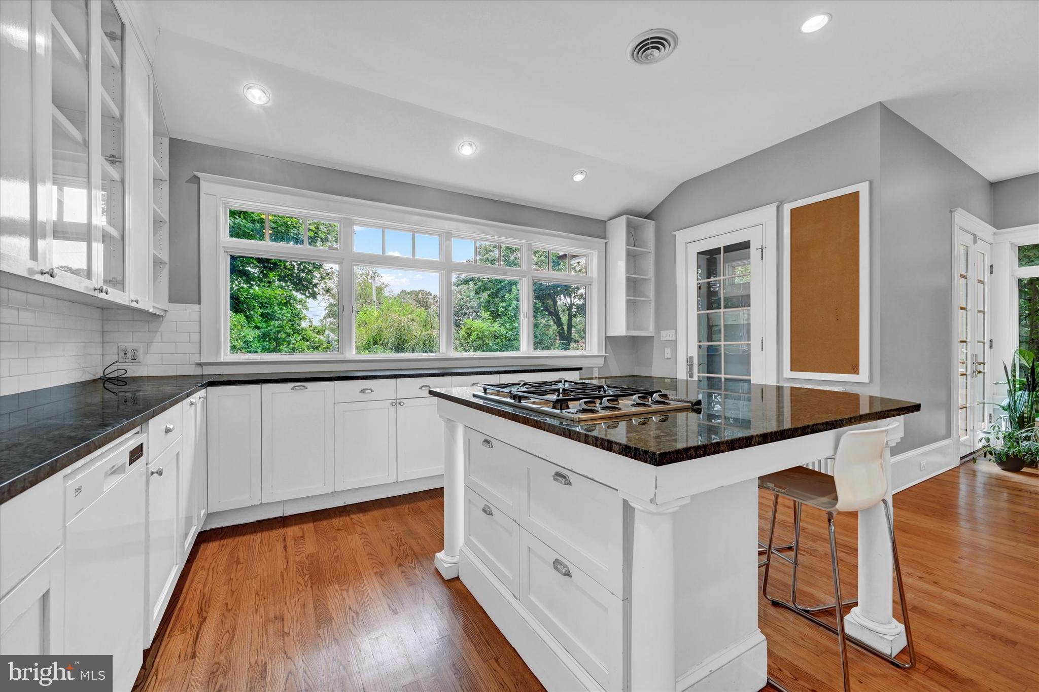 325 Hawthorn Road Baltimore, MD 21210 - Photo 18 of 43