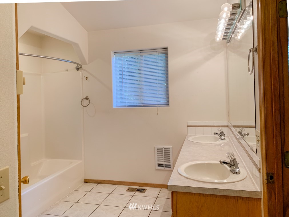 11356 Thompson Road Northeast Moses Lake, WA 98837 - Photo 13 of 22 Gallery Image 13