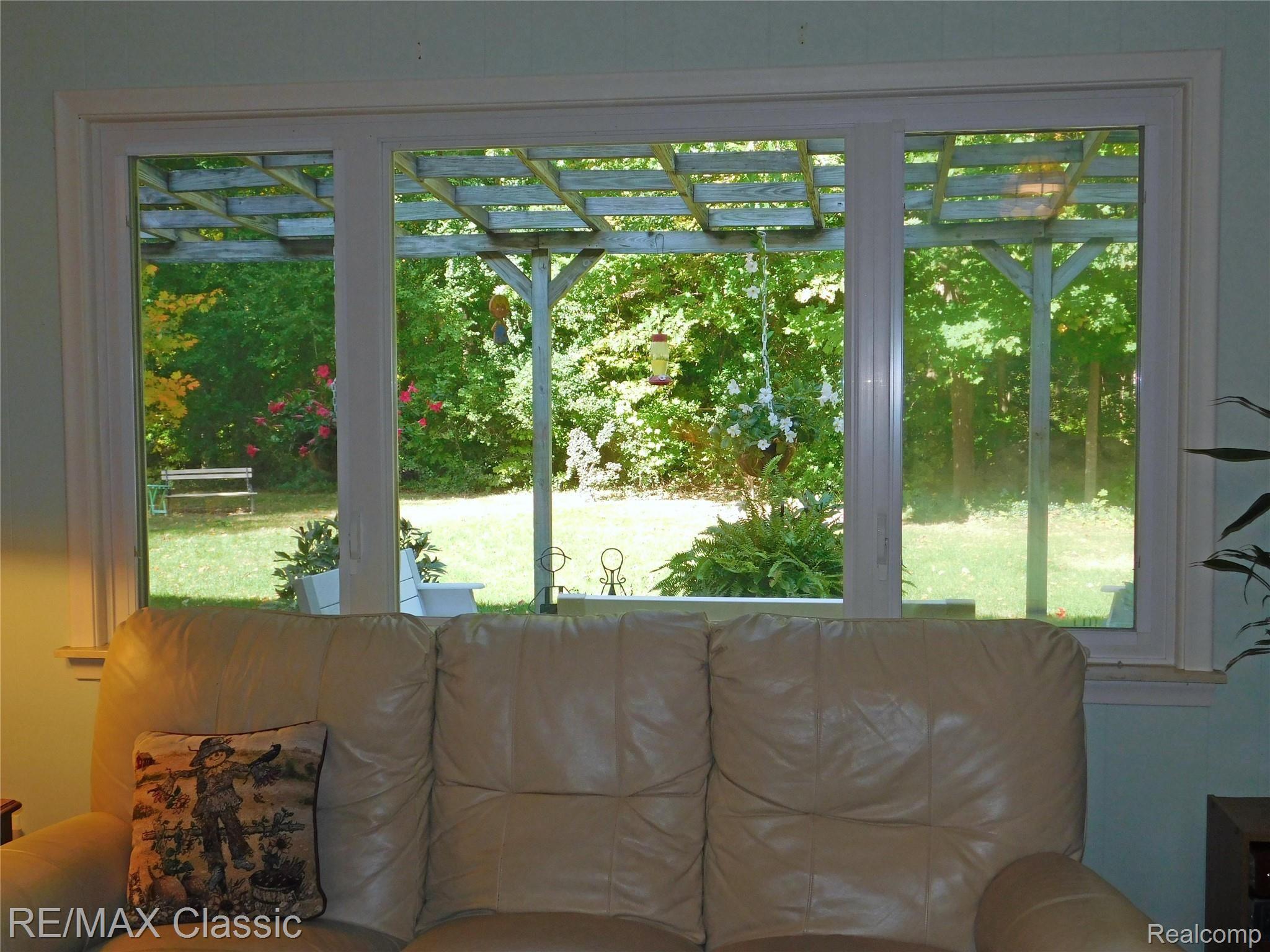 30179 Richmond Road Farmington, MI 48334 - Photo 10 of 37 richfrview.jpg