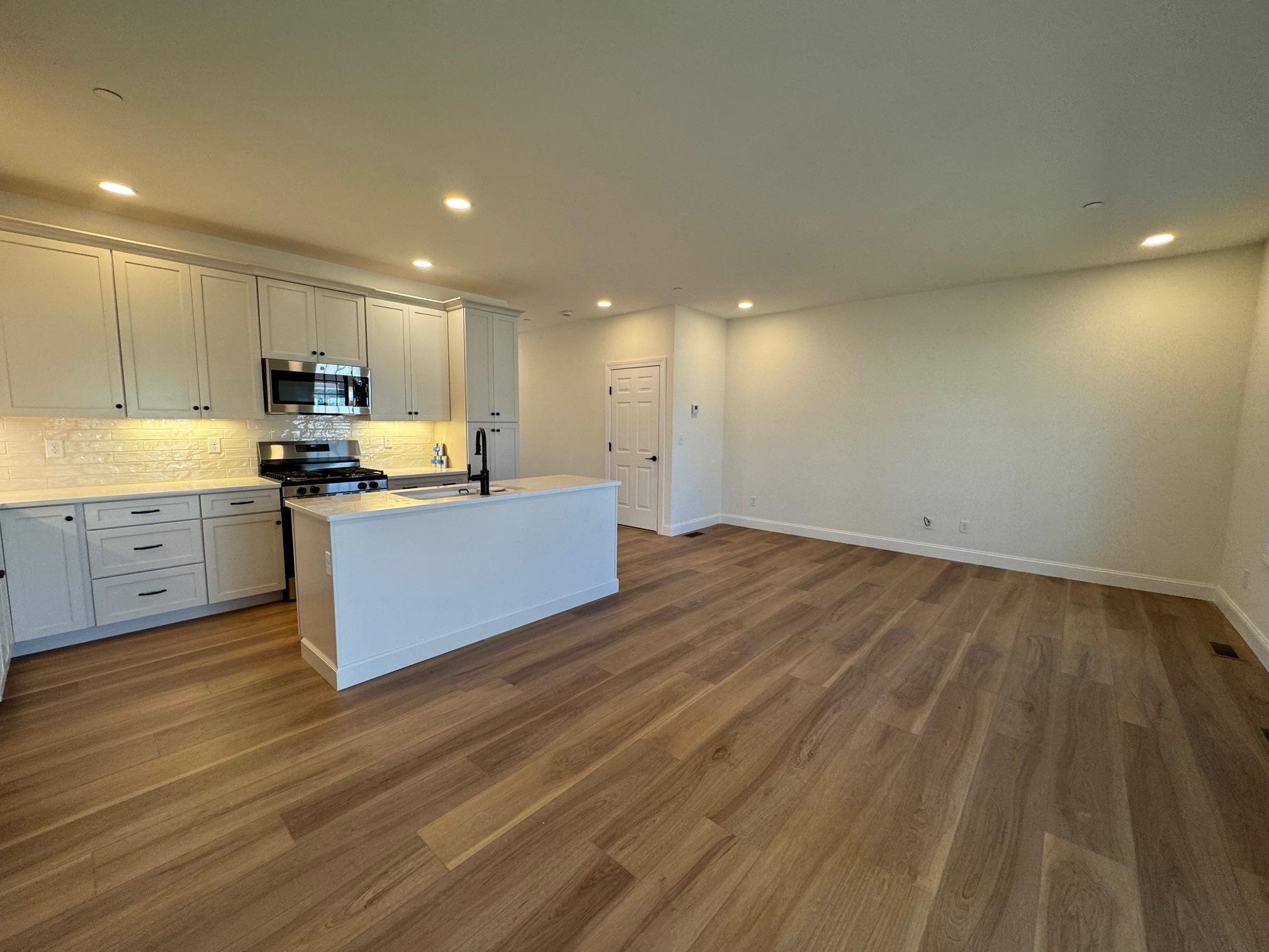 8 B Dearborn Circle Walpole, NH 03608 - Photo 3 of 16